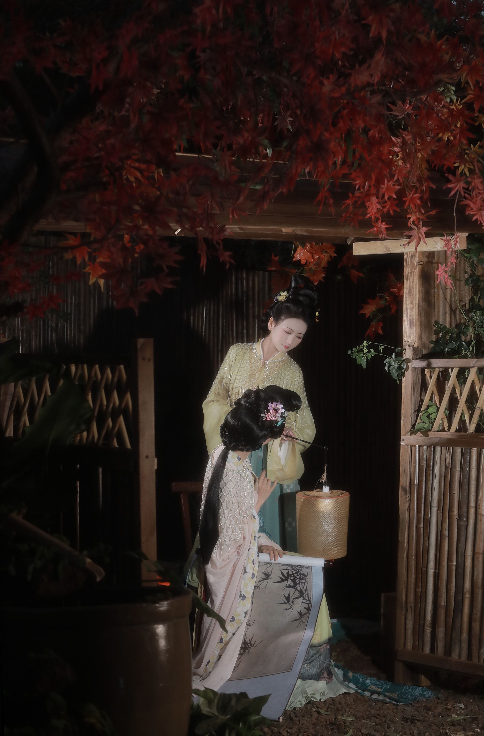 YITUYU艺图语 2025.02.06 眉目自成诗三百，鬓如春风裁 一固美撇捺